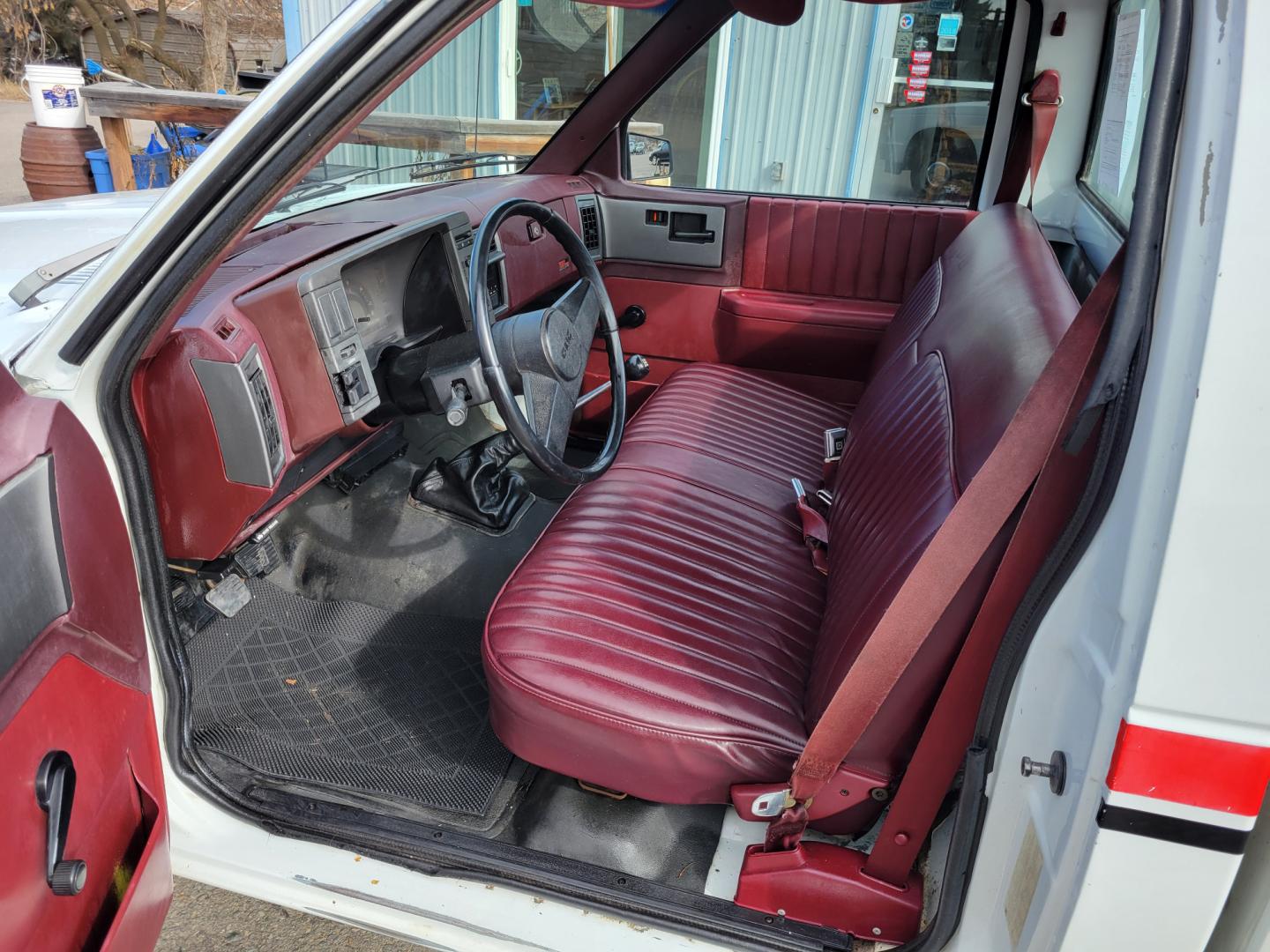 1991 White /Red GMC Sonoma Special (1GTCS14E9M8) with an 2.5L I4 engine, 5 Speed manual transmission, located at 450 N Russell, Missoula, MT, 59801, (406) 543-6600, 46.874496, -114.017433 - 2.5L I4 Engine. 5 Speed Manual Transmission. Runs and Drives well. Financing NOT Available on this Vehicle. - Photo#9